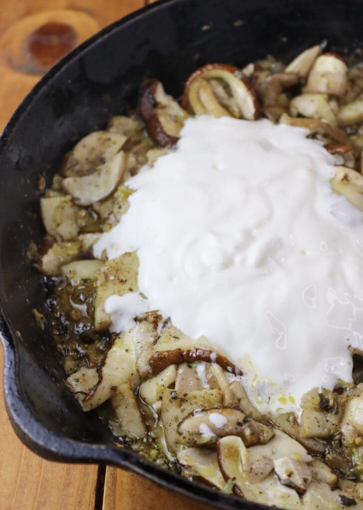 How to add heavy cream to fried porcini mushrooms for a creamy finish